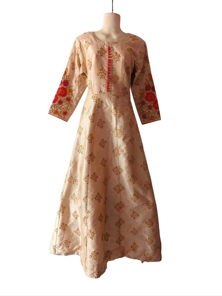 Ethenic Beautiful Embroidery Work Gown😍🫠👑