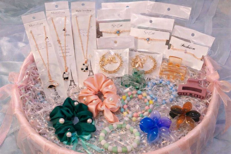 Jewelry &amp; Hair Accessory Gift Set