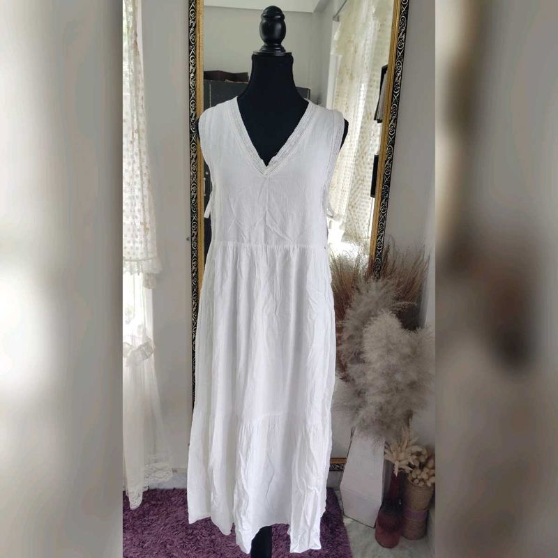 White Sleeveless Dress