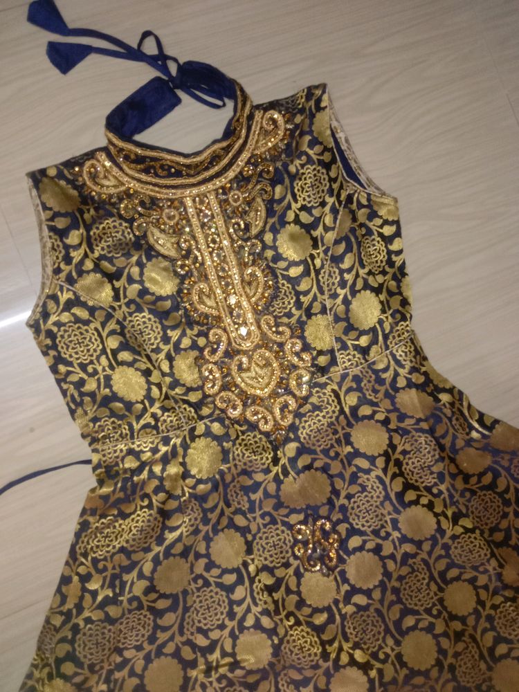 😍Gorgeous Ethnic Festive Gown For Women 💙✨💅