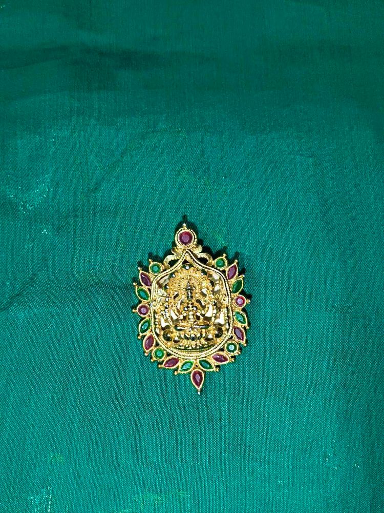 Gold-toned pendant