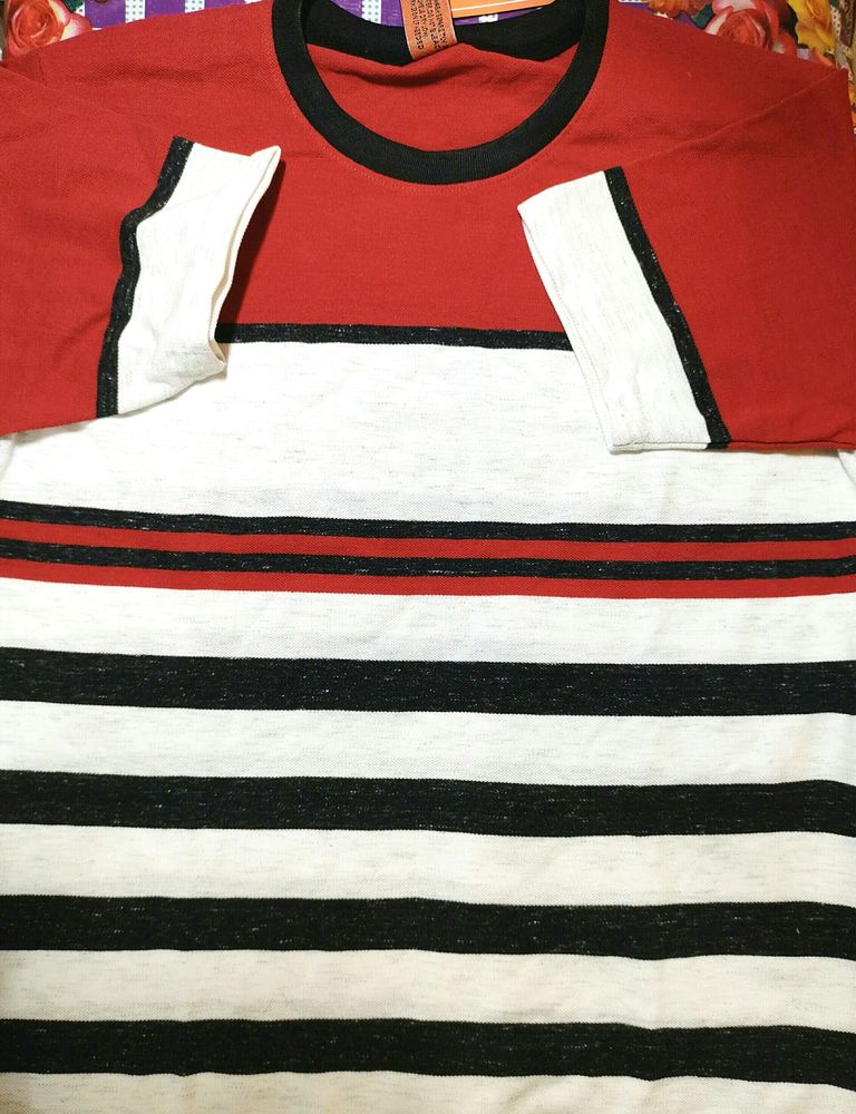 Nine Stitches T-shirt Red / White Colour