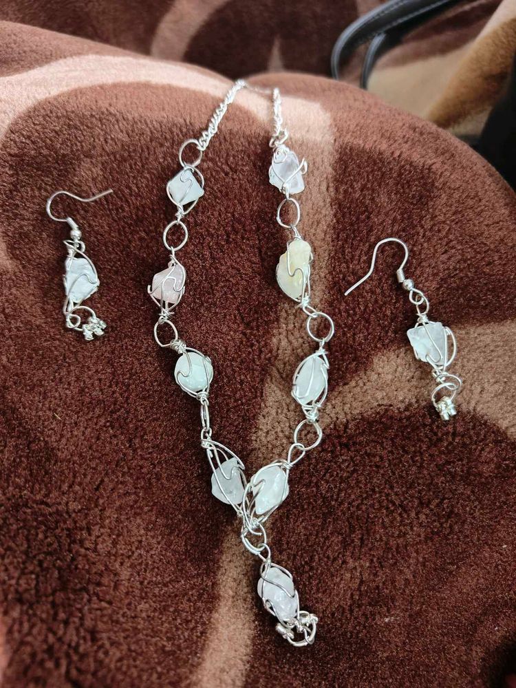 Quartz necklace with earrings