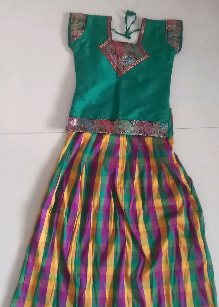 Girl&#39;s Traditional lehenga choli (polka parkar)
