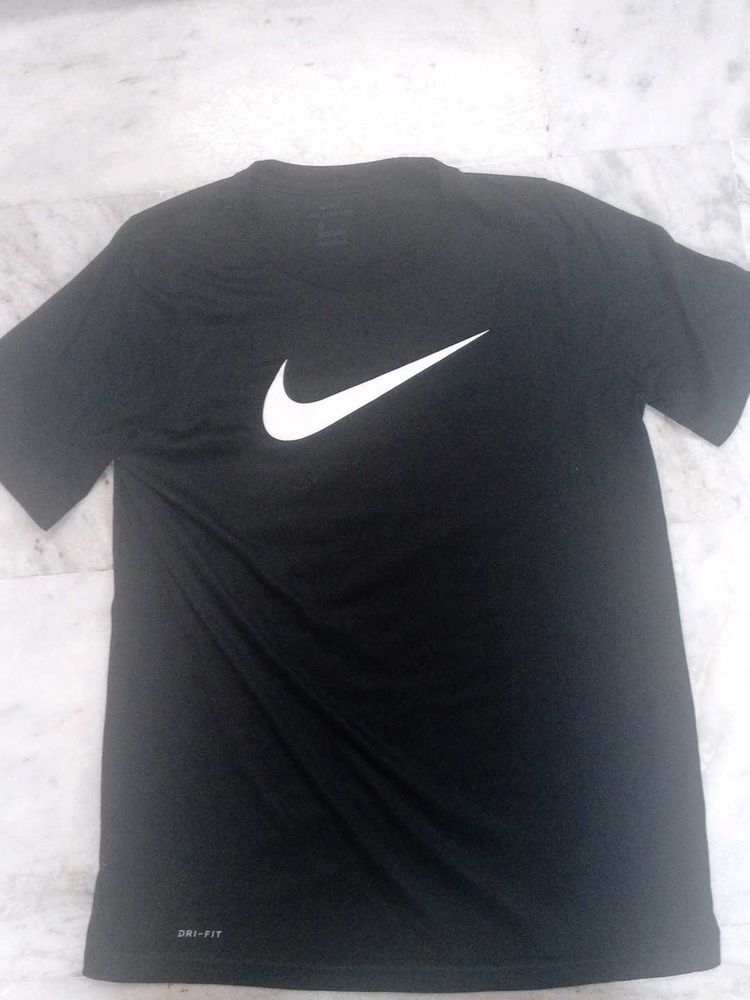 Nike T-shirt