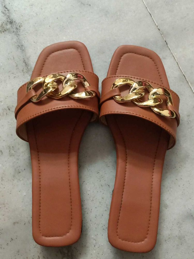 Chic Brown Chain Flats