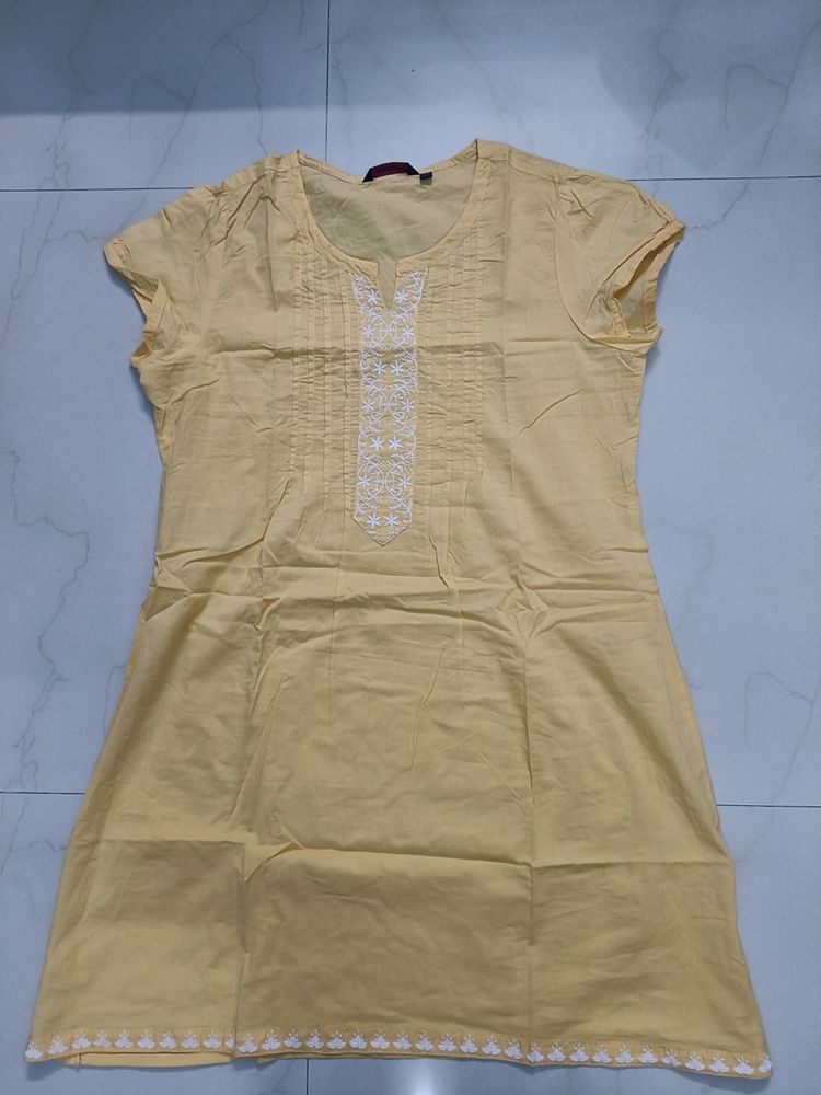 L srishti short sleeve knee length yellow kurti