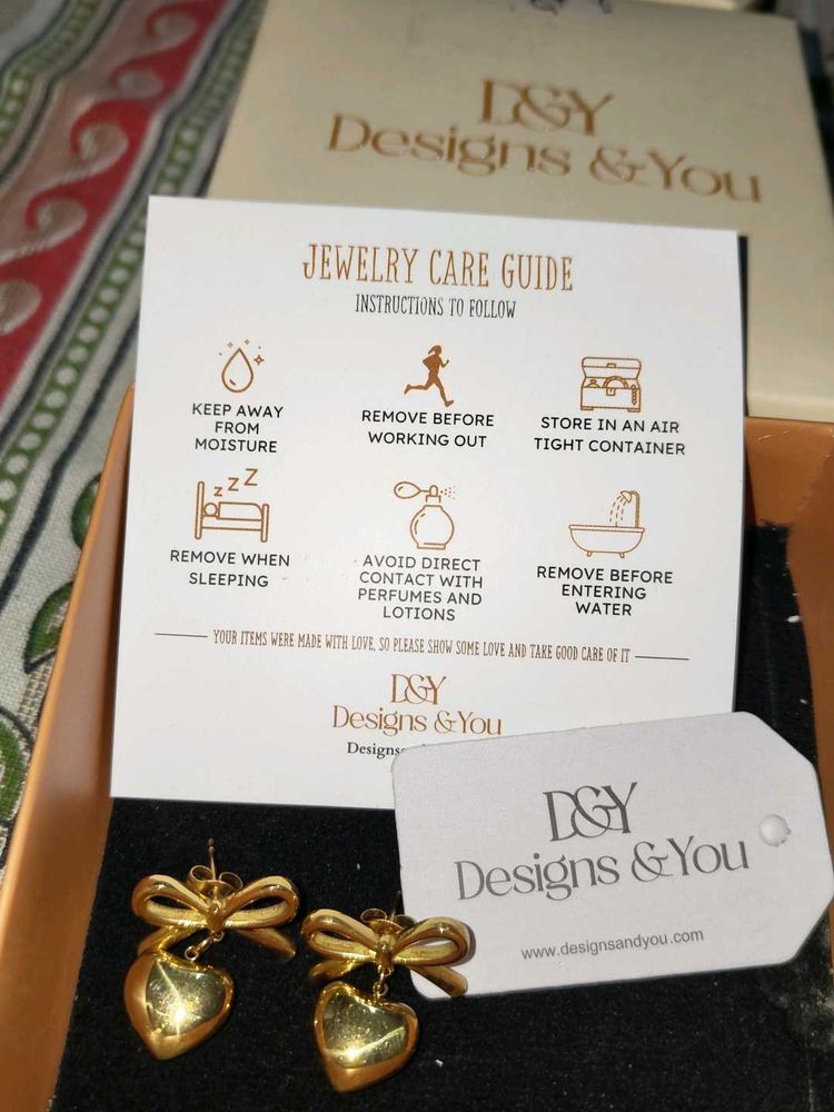 D&amp;Y Gold Heart &amp; Bow Earrings
