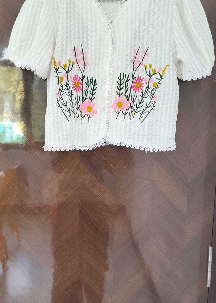 A Beautiful Crop Top With Full On Embroidery 🪡