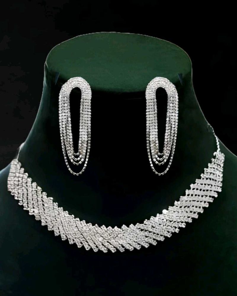 Sparkling Silver Necklace &amp; Earring Set