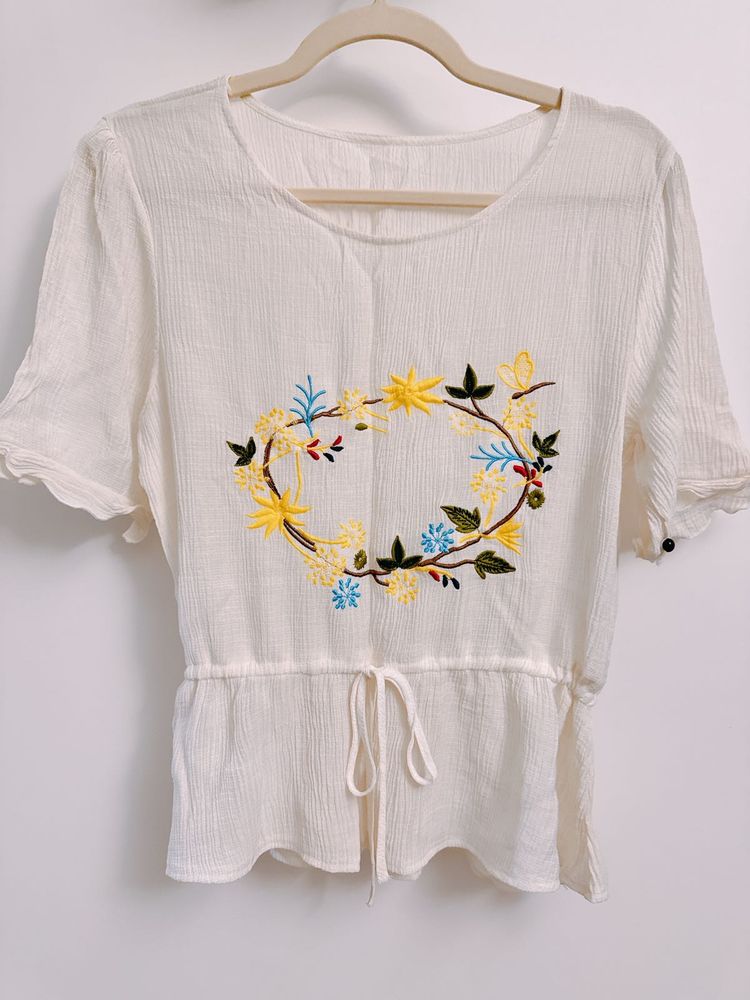 VINTAGE Floral Embroidered Top