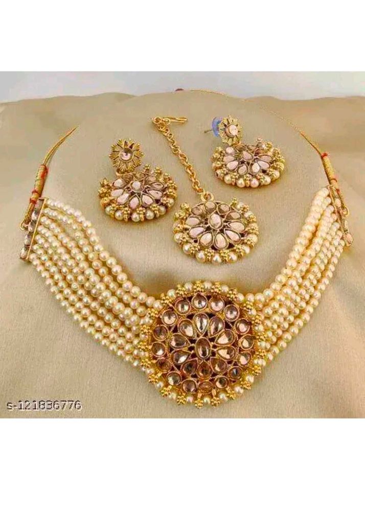 Neckpiece With Mangtika And Pairs Of Earring