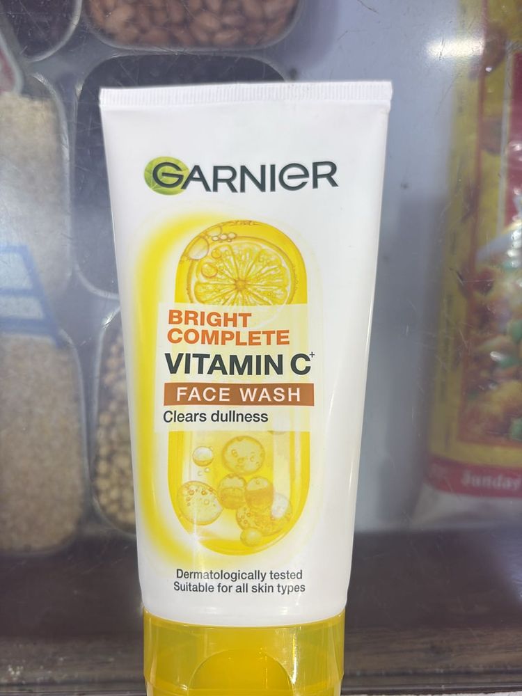 Garnier Vitamin C Face Wash 150 Gram