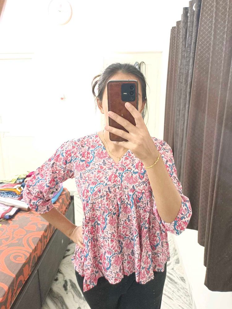 Floral Print V-Neck Blouse