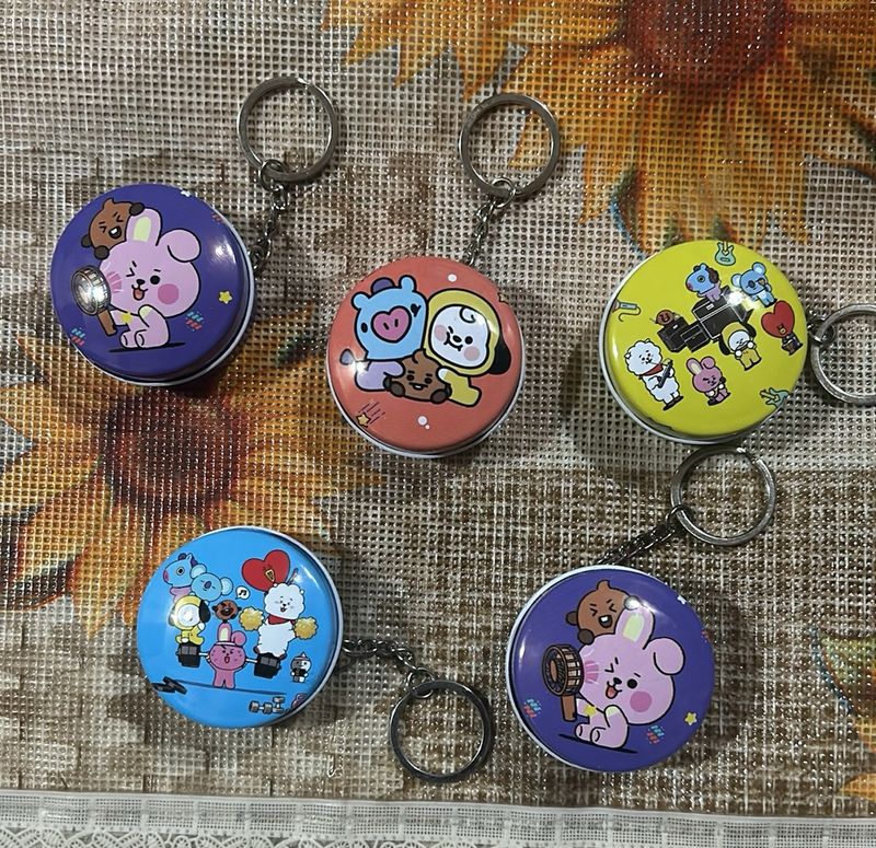 BTS keychain Tin box