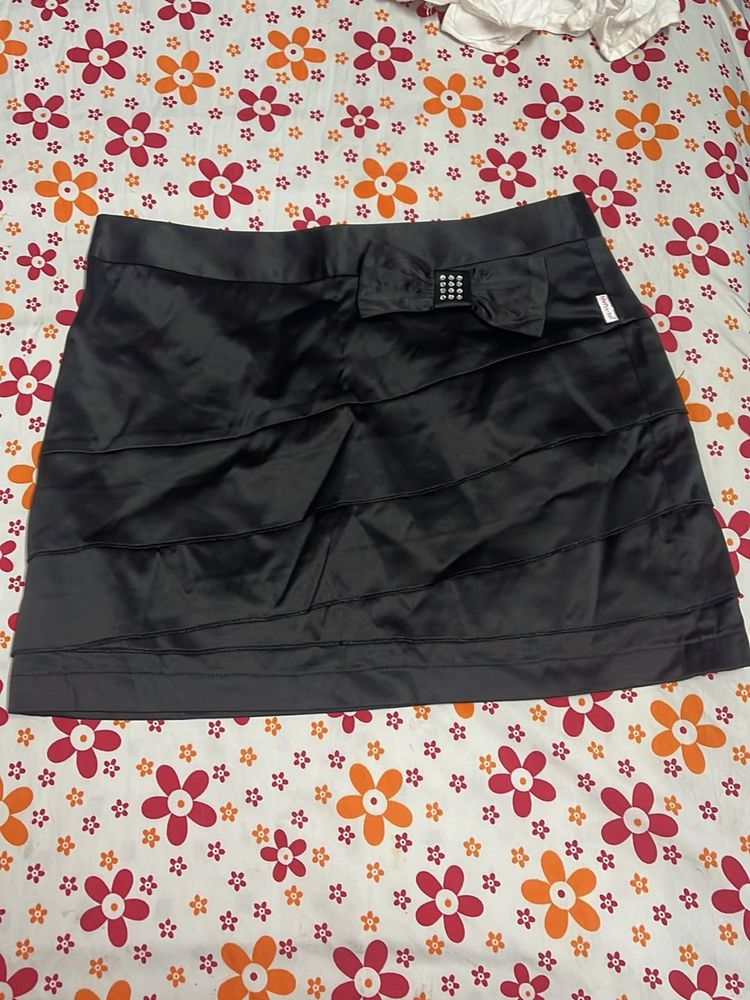 Chic Black Mini Skirt
