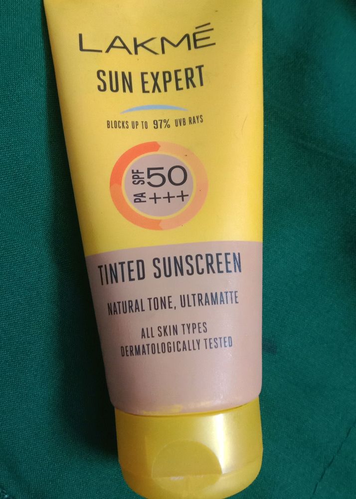 LAKME SUN EXPERT Tinted Sunscreen