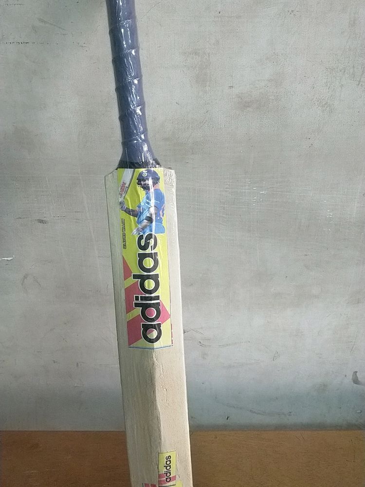 Cricket Bat + Free FlashTennis Ball