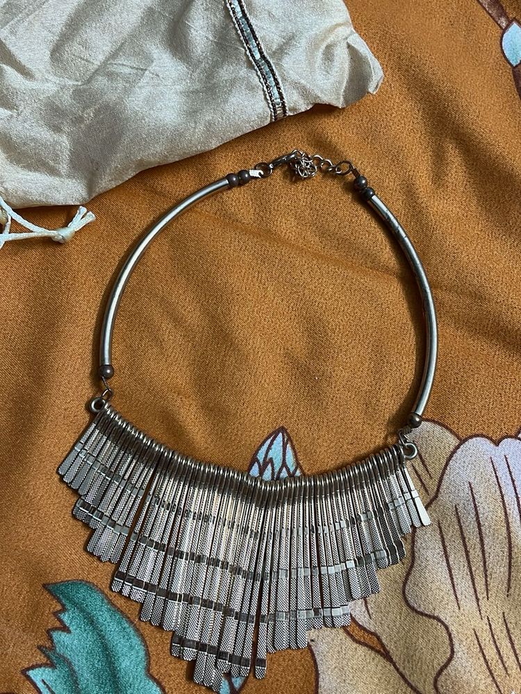 Fashionable Golden Necklace