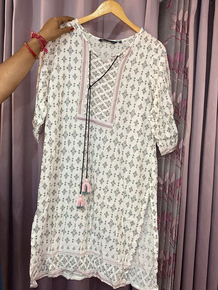Avaasa White Printed Women