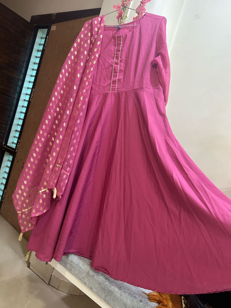 Women Flared Kurta With Dupatta