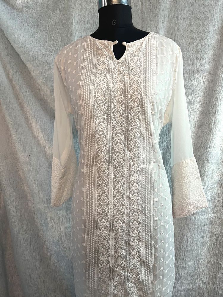 🤍 Elegant White Chikankari Kurti – Timeless Grace