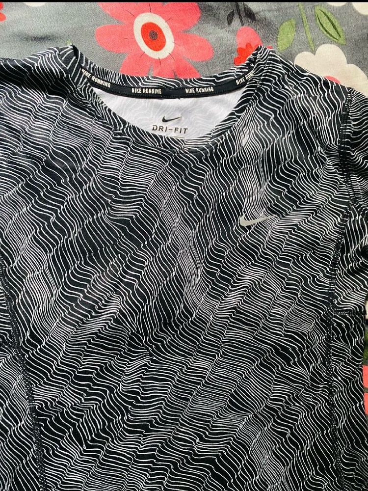 Nike Dri-FIT T-Shirt