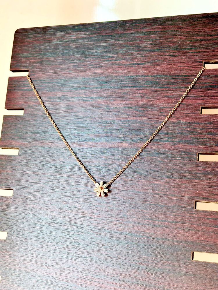 Daisy Pendant Anti-Tarnish Necklace
