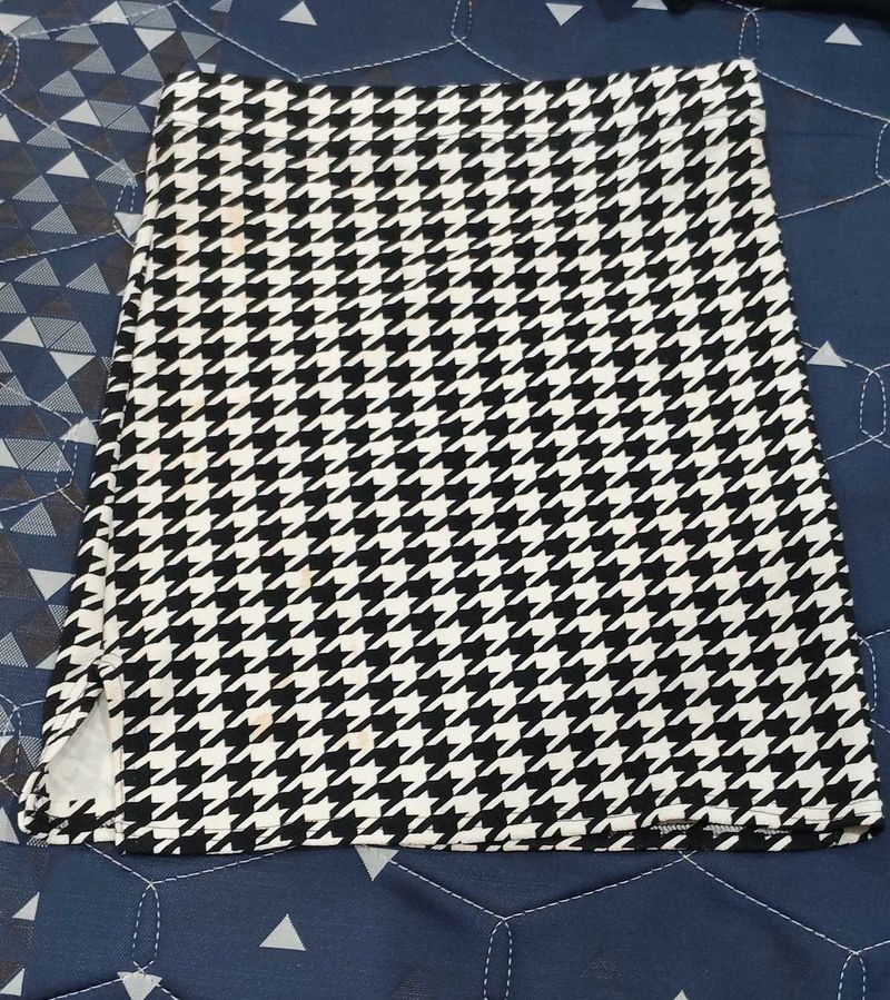 Houndstooth Mini Skirt