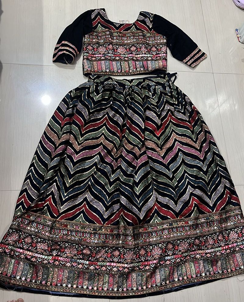 😍Beautiful Designer Velvet Lehnga Full Stitched😍