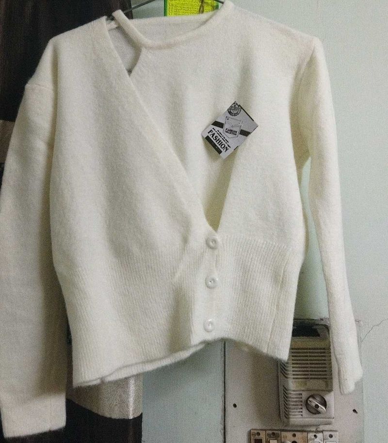 Elegant White Knit Cardigan