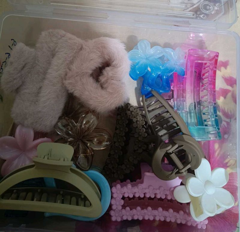 23 Hair Claw Clips With 6 Scrunchies