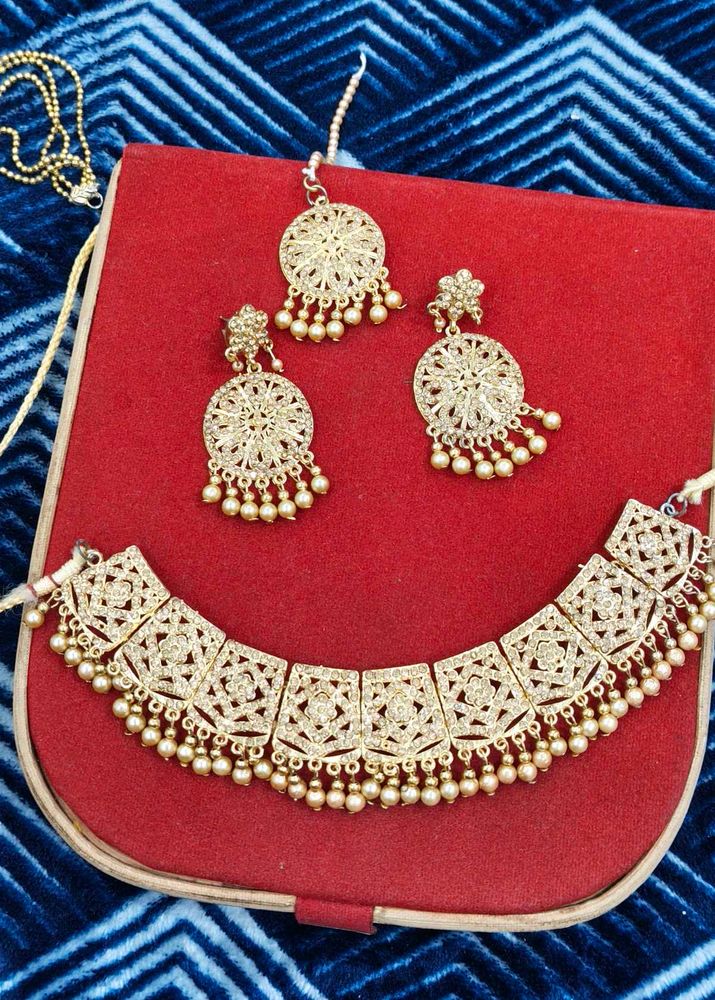 Elegant Gold-Toned Jewelry Set