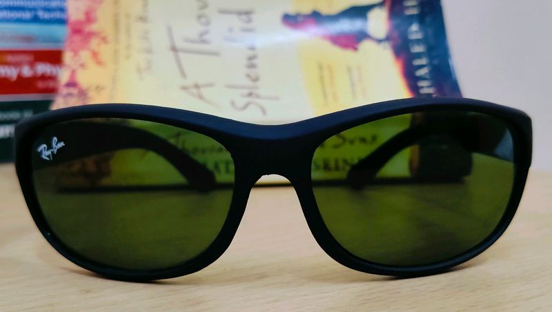 Ray-Ban Matte Sunglass