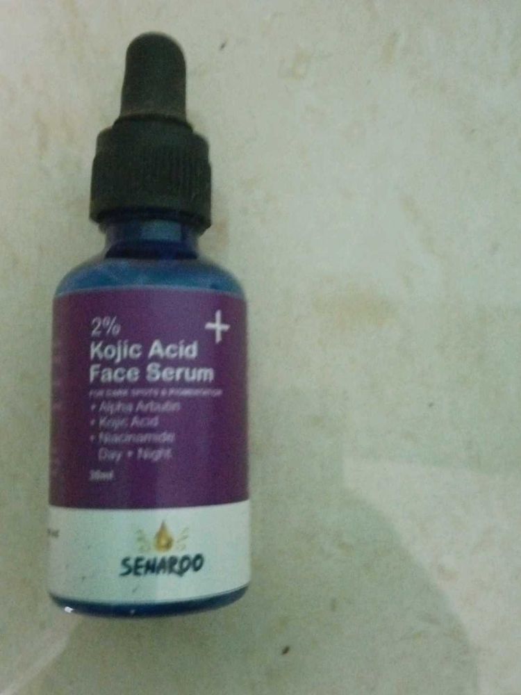 KOJIC ACID SERUM BRIGHTENS THE SKIN
