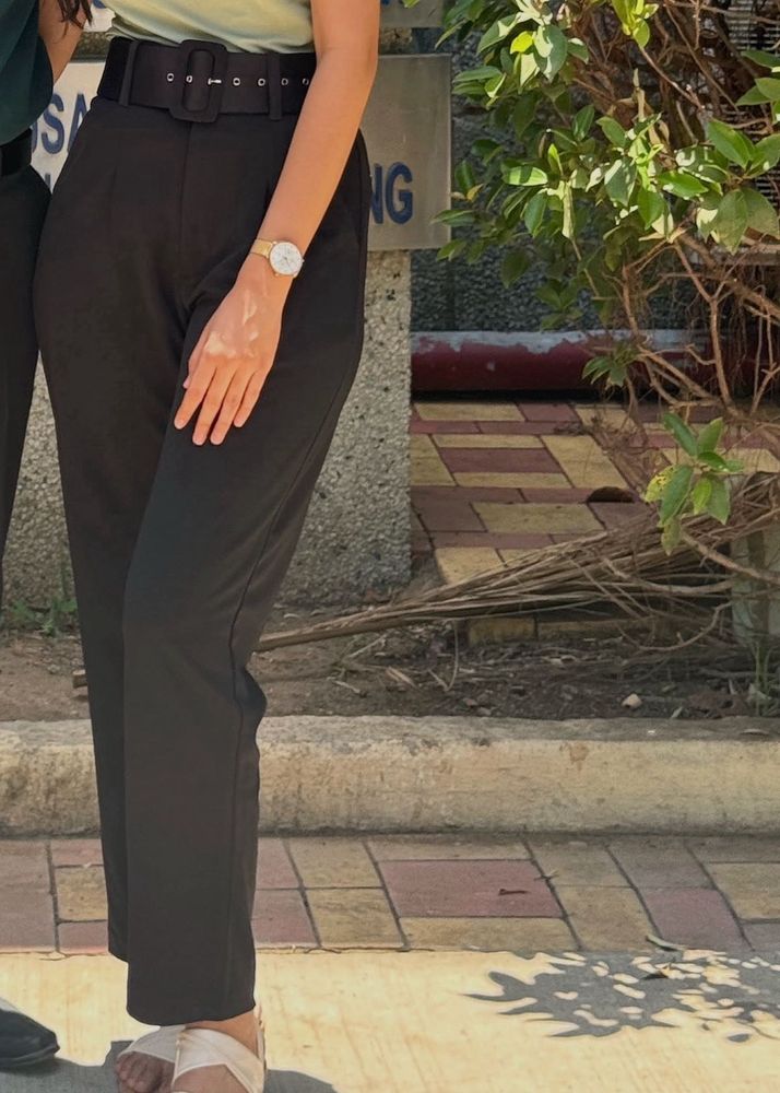 Elegant Black Wide-Leg Trousers