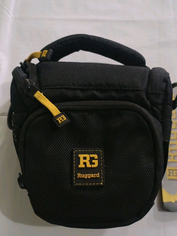 PHB-115B Hunter 15 Mirrorless Camera Holster Bag
