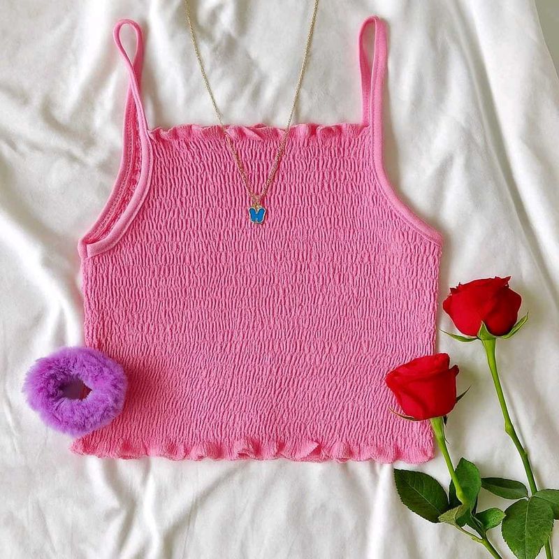 🎀Stylish Pink Stretchable Crop Top