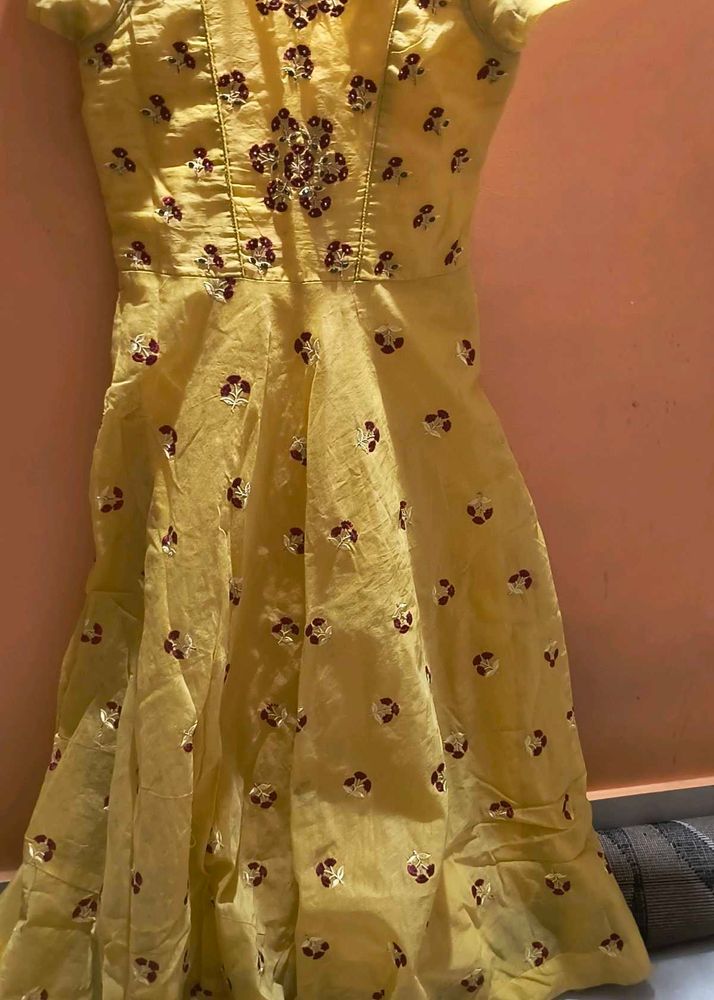 Elegant Yellow Ethnic Gown