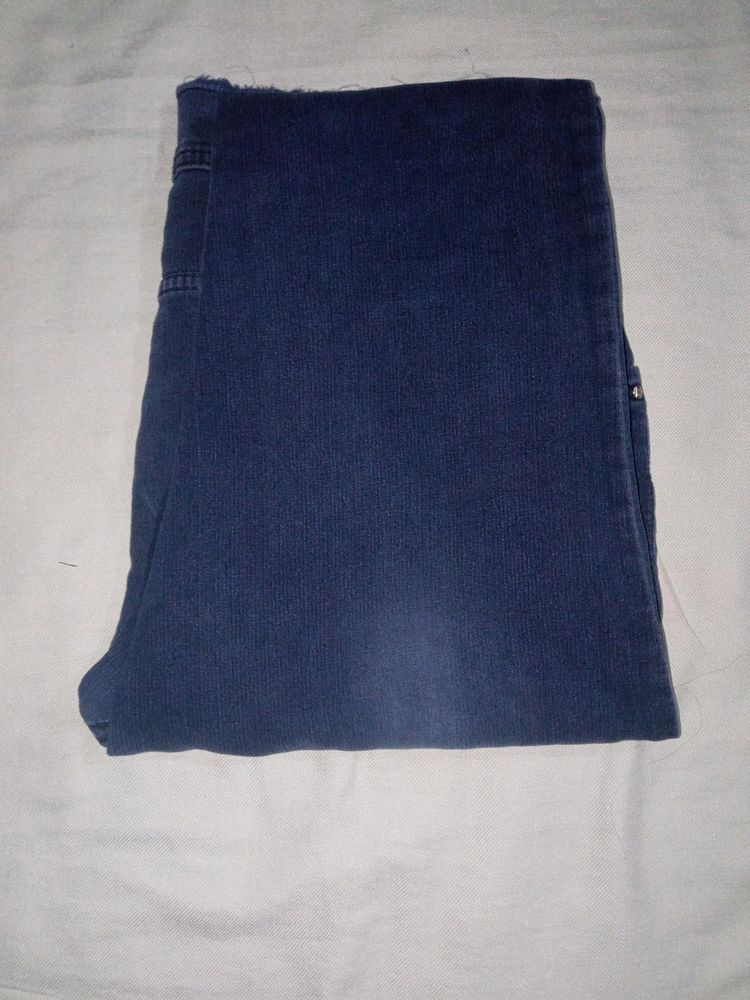 Damaged Jeans, Skiny With Furry Thread At Bootom