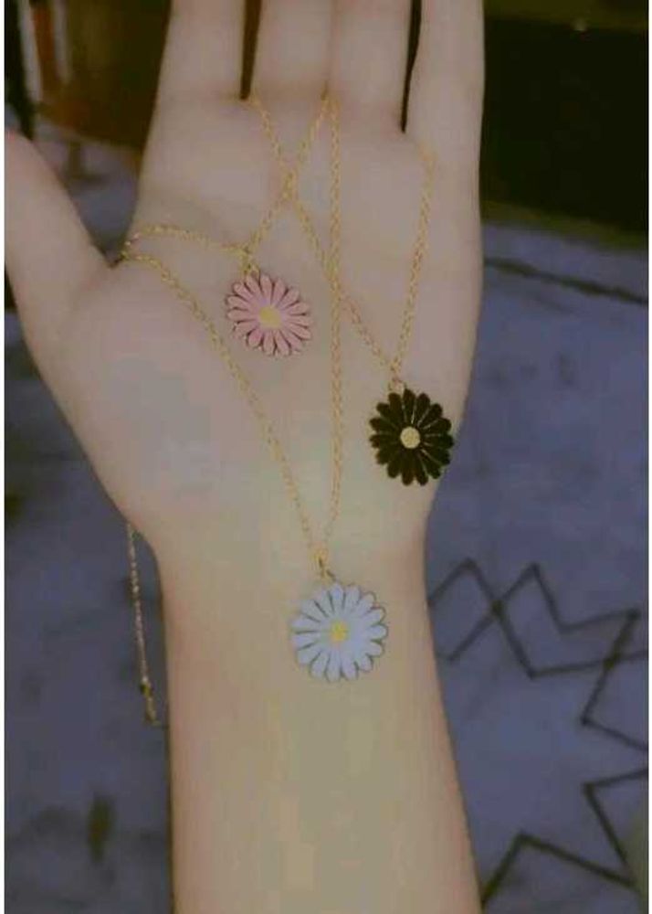 flower necklace In pink, black and white colour