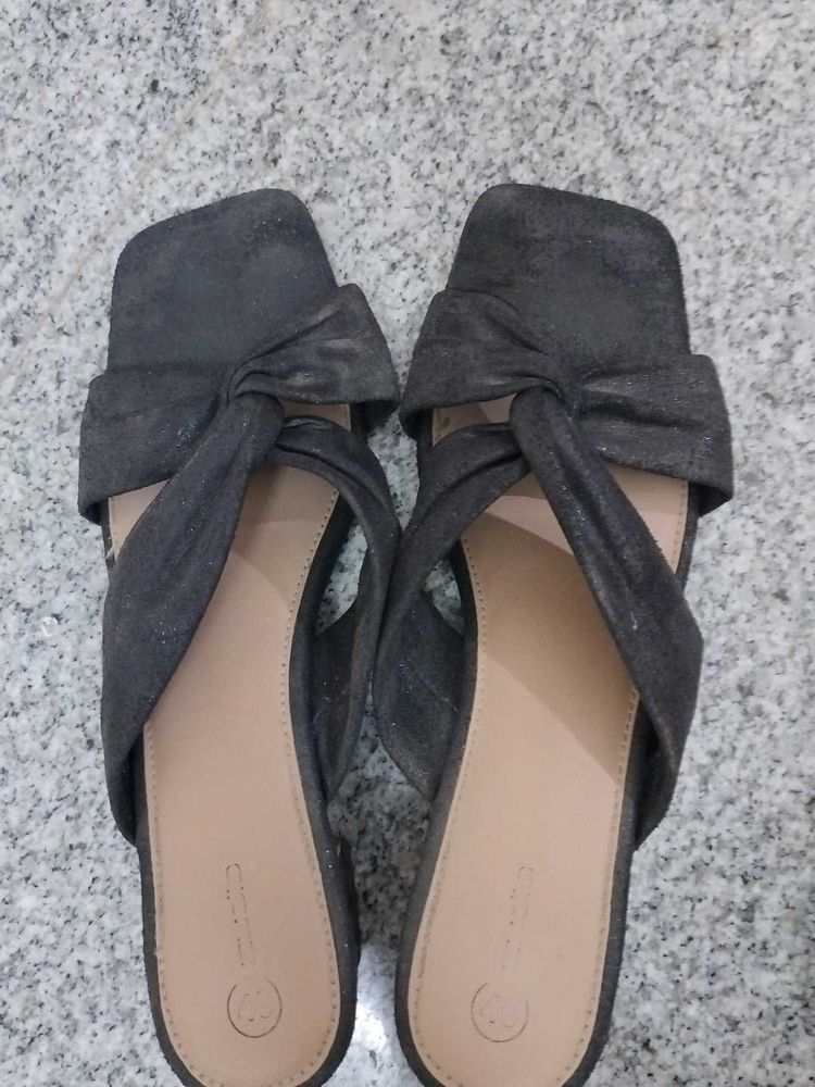 Black Knot Detail Slides - Size 40