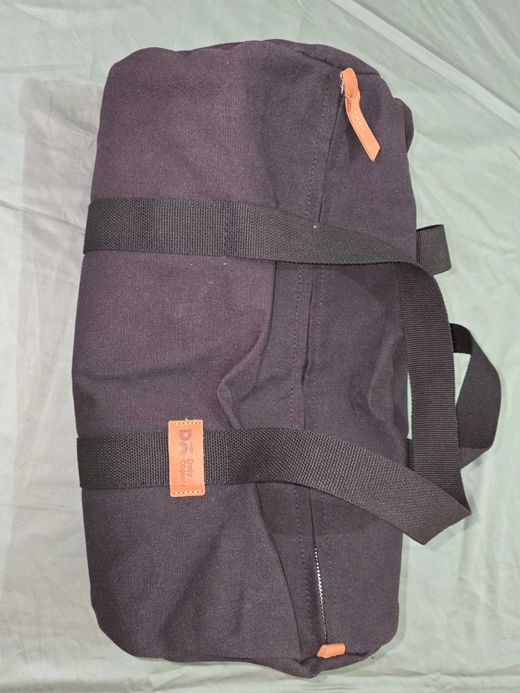 DailyObjects Charcoal Duffle Bag