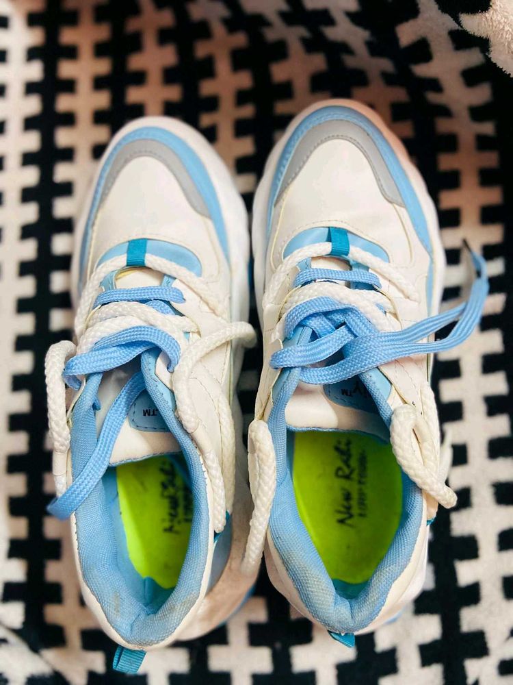 Trendy White Sneakers🤎