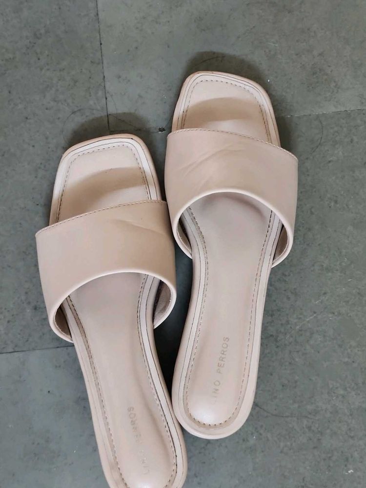 INO FERRO&#39;s Beige Fashion Slides
