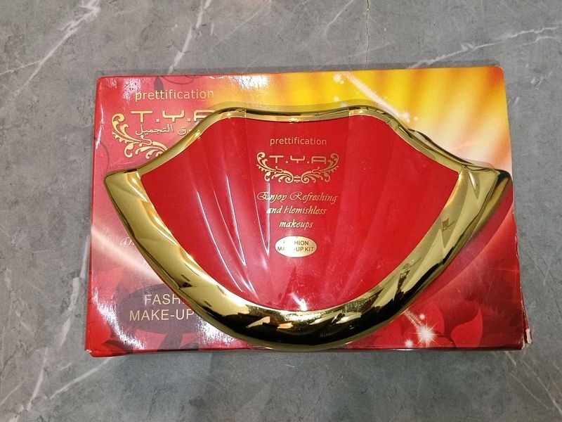 T.Y.A. Fashion Make-Up Kit