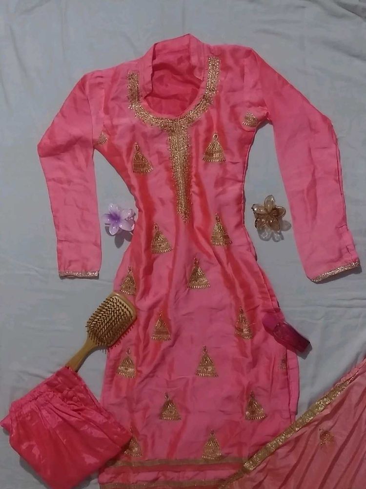 Elegant Pink Embroidered Kurta Set😘
