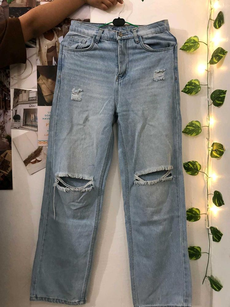 Straight Leg Knee Cut Jeans.