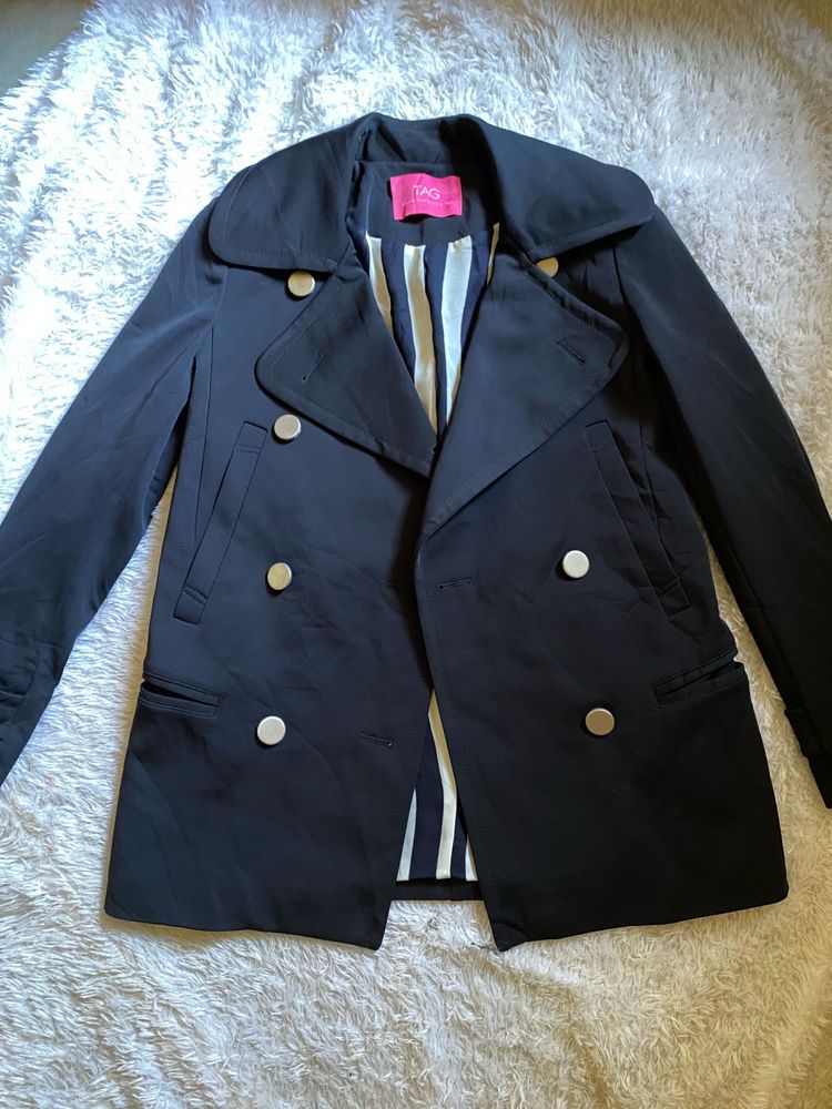 Chic Black Double-Breasted Peacoat