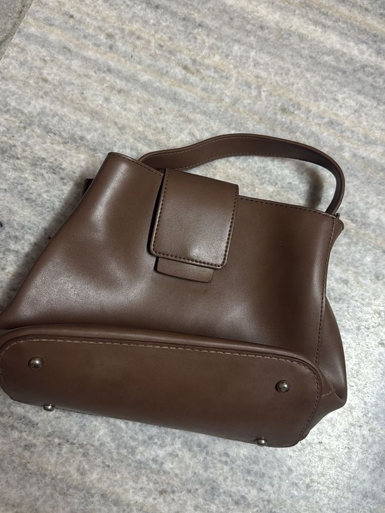 PEOPLE bucket sling bag